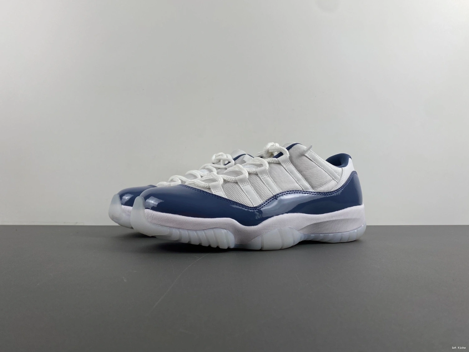 Air Jordan White  Low 11 Midnight Navy Retro FV5104-104 0108